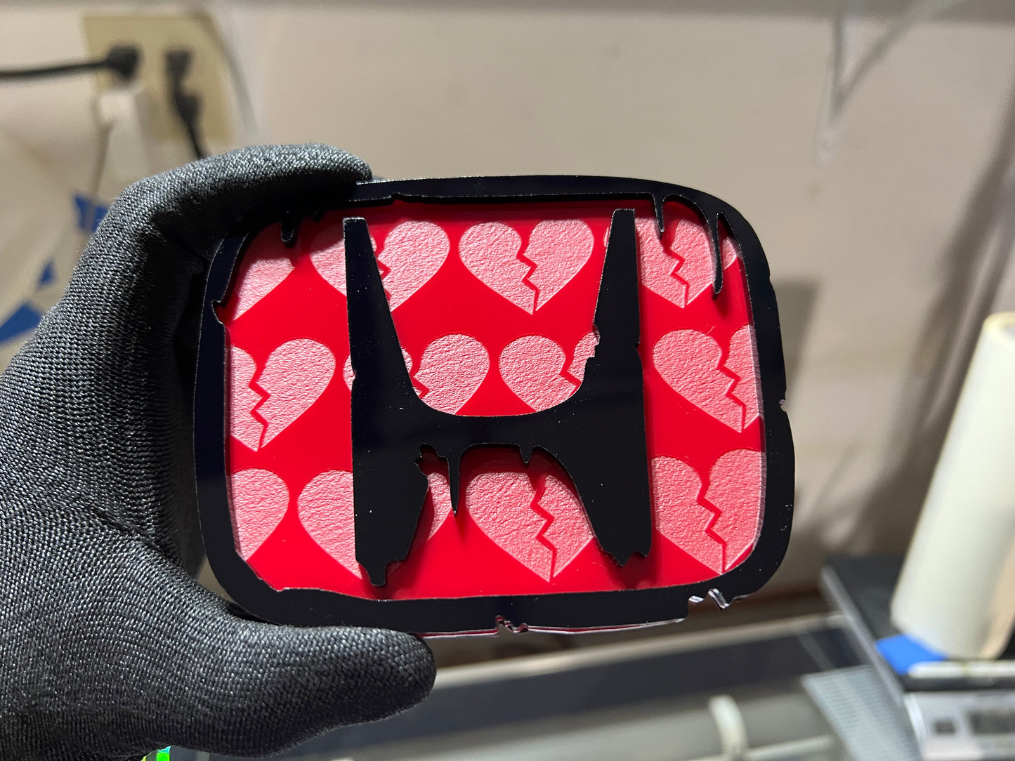 BADGES V2 Drippy (H) BROKEN HEART