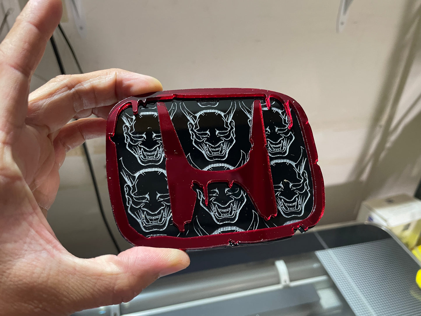 BADGES (H) V2 DRIP ONI MASK