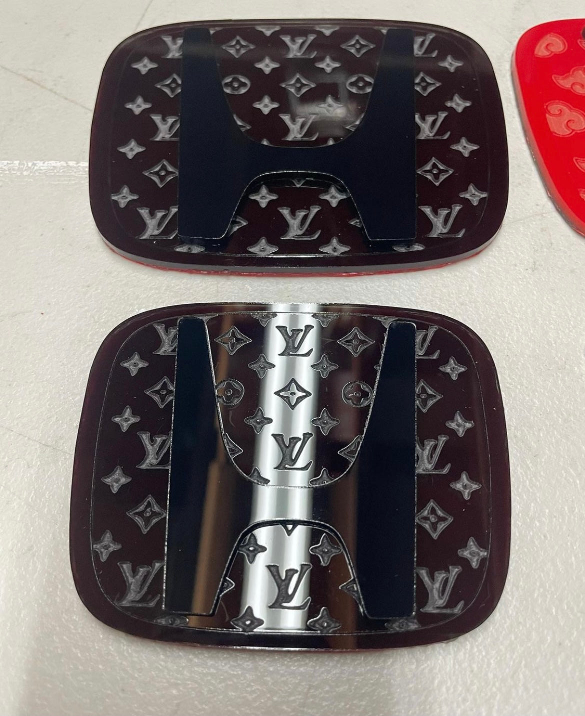 BADGES (H) DESIGNER INSPIRED