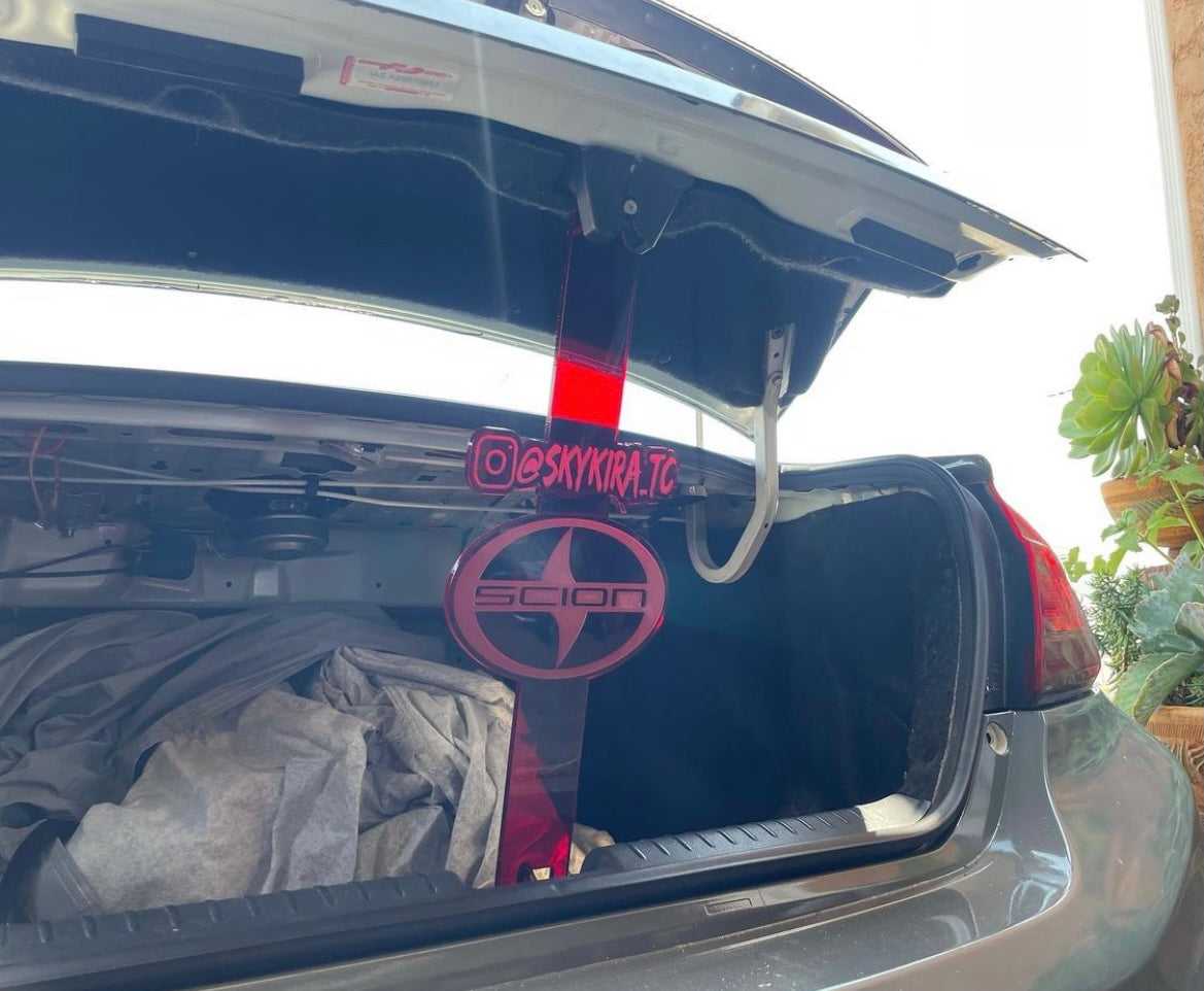 TRUNK PROP